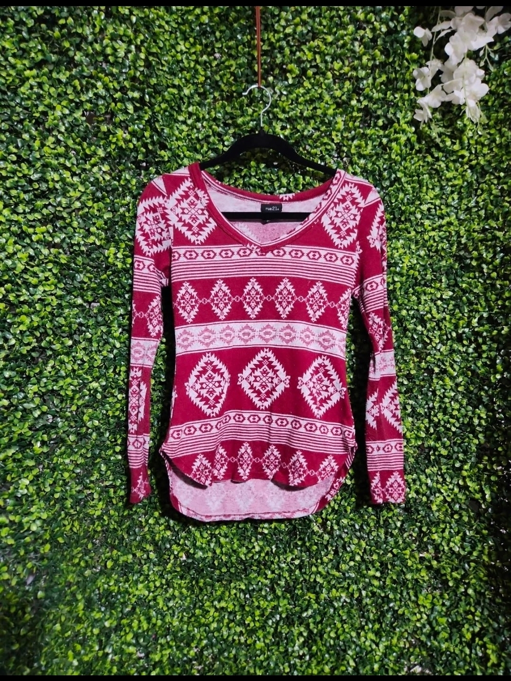 Red and White Geometric V-Neck Long Sleeve Top